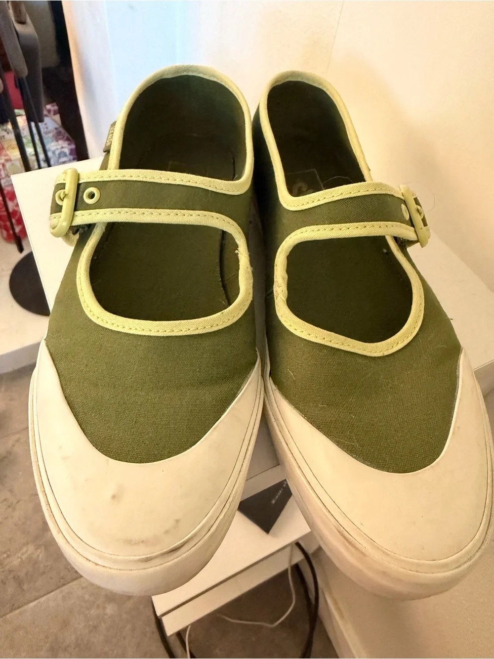 Vans Olive Green Mary Jane Canvas Sneakers with Lime Trim size 7.5 - Picture 2 of 6